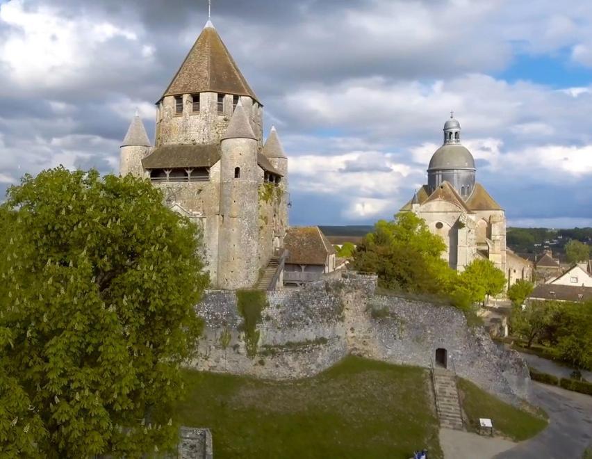 Holiday home Dans Ancienne Corps De Ferme B Provins